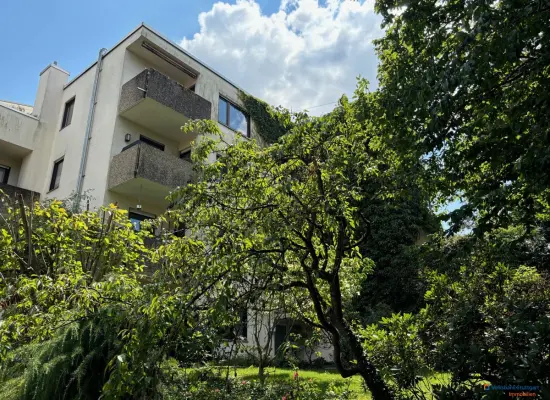 Hausansichtder Immobilien: Attraktive 3,5-Zimmer-Wohnung mit TG-Stellplatz in ruhiger Lage mit schönem Fernblick (Foto)