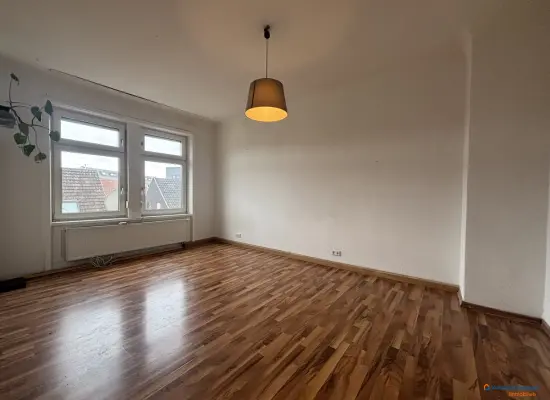 Zimmer 2der Immobilien: Charmante Altbauwohnung in zentraler Lage – Perfekt für Paare und Kapitalanleger (Foto)