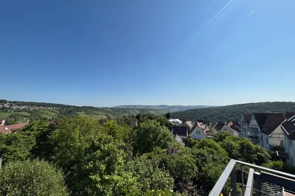 der Immobilie: Großzügige 3-Zimmer-Maisonette-Wohnung mit traumhafter Aussicht! (Titelbild)