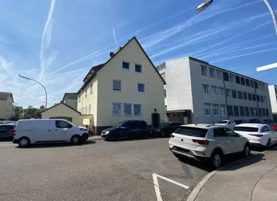 Ansicht Haus und Garage