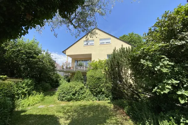 Ansicht der Immobilie: 4-Familienhaus in Toplage von Sillenbuch (Titelbild)