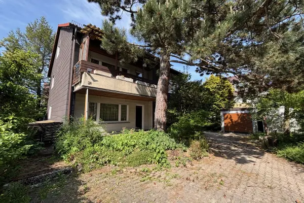 der Immobilie: Eine Grüne Oase im Zentrum von Stuttgart - Vaihingen - 2- bis 3- Familienhaus oder Bauplatz (Titelbild)