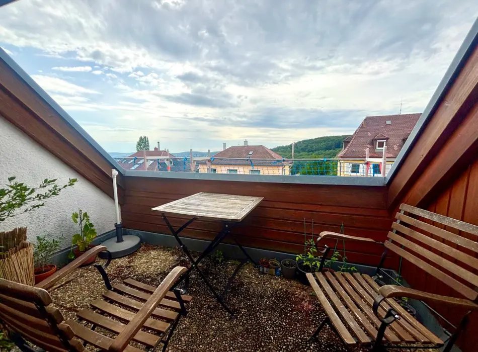 der Immobilie: Fernblick inklusive: Stilvolle 1,5 Zimmer Maisonette in Stuttgart (Titelbild)