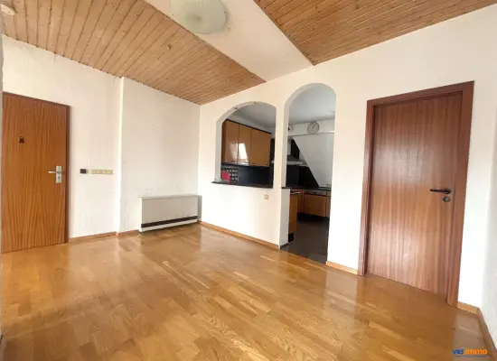 Wohn-Essbereich der Immobilie: Komfort trifft City - 3 Zimmer mit Klima & großem Gemeinschaftsgarten (Foto)