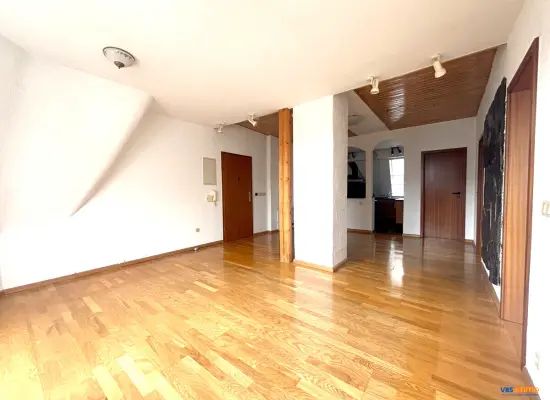 Wohn-Essbereich der Immobilie: Komfort trifft City - 3 Zimmer mit Klima & großem Gemeinschaftsgarten (Foto)