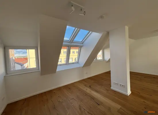 Wohnzimmer der Immobilie: Exklusive Maisonette-Wohnung in zentraler Lage von Stuttgart-Ost (Foto)