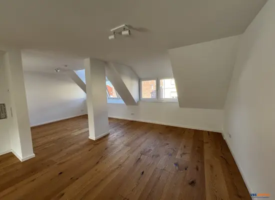 Wohnzimmer der Immobilie: Exklusive Maisonette-Wohnung in zentraler Lage von Stuttgart-Ost (Foto)